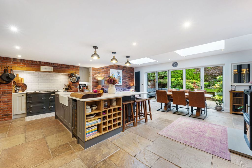 Property photo 3 of 38