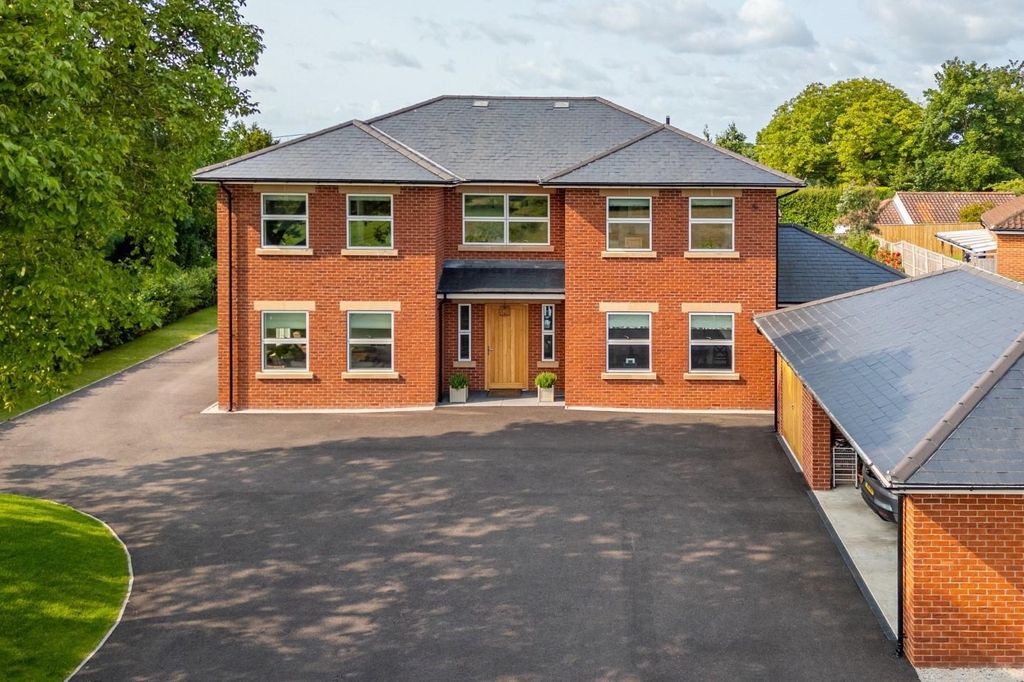 Property photo 1 of 27