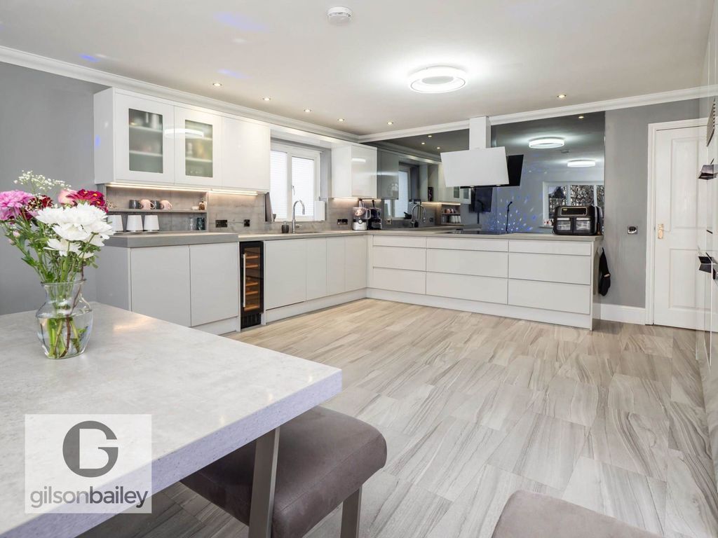 Property photo 3 of 32