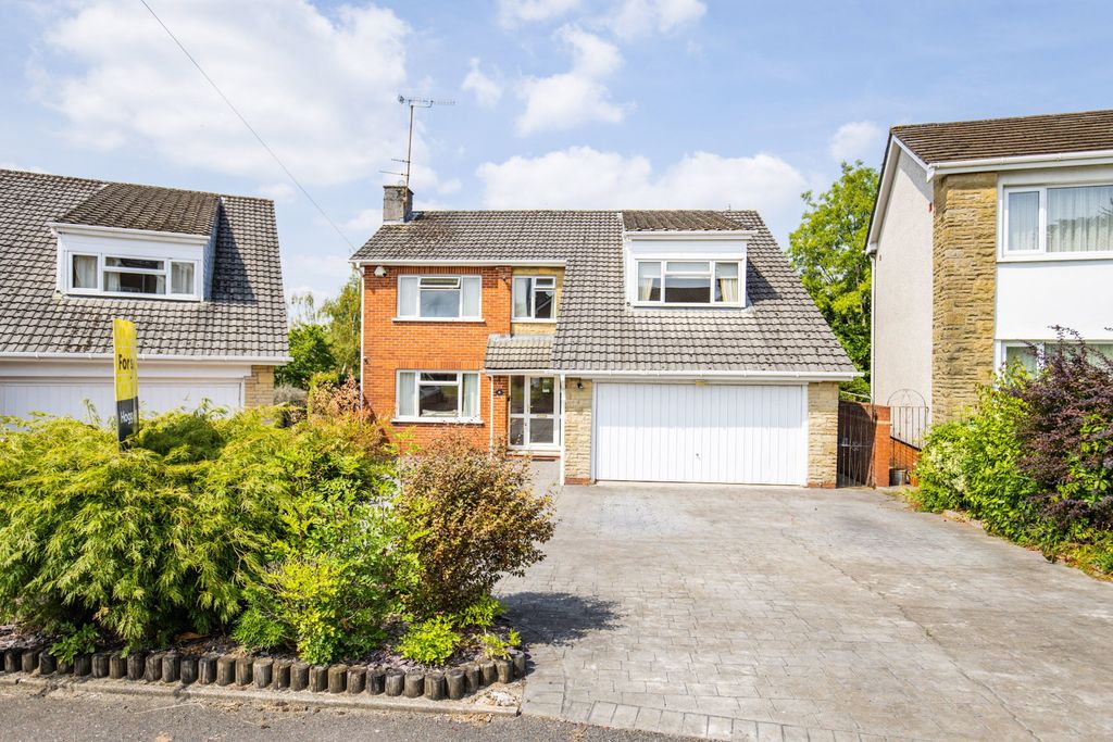 Property photo 1 of 32