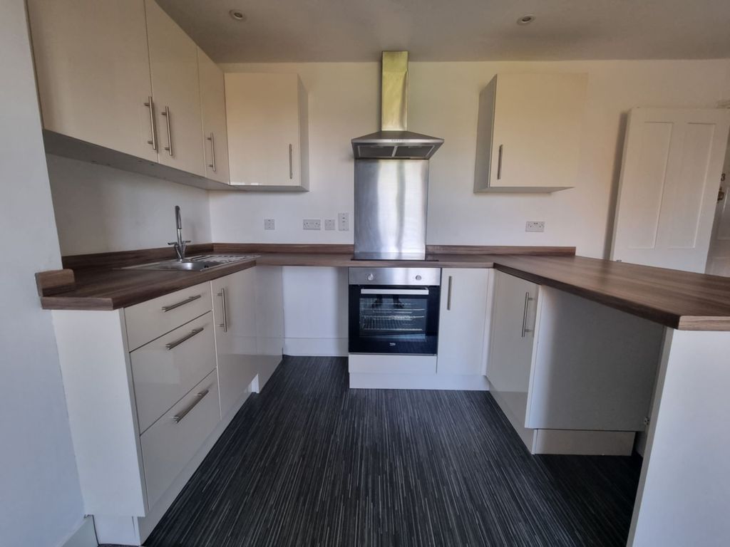 Property photo 3 of 9 Kitchen