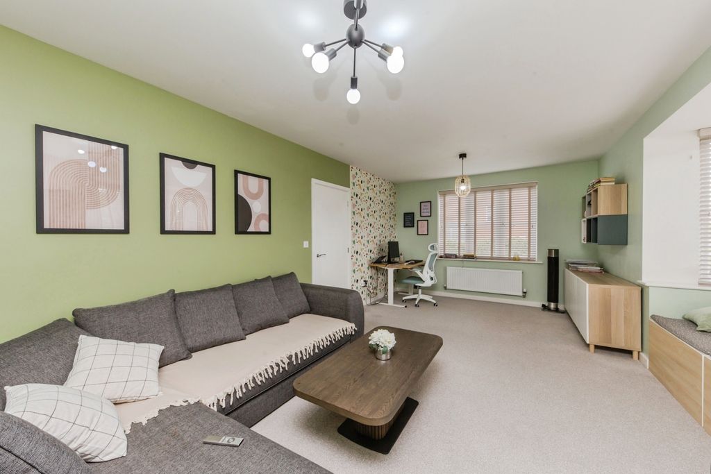 Property photo 3 of 17 Photo