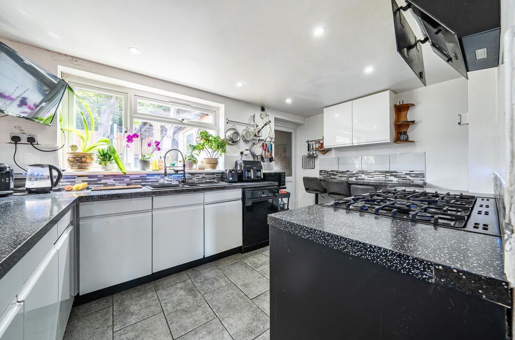 Property photo 3 of 19 1499142-16-6A6B2F...