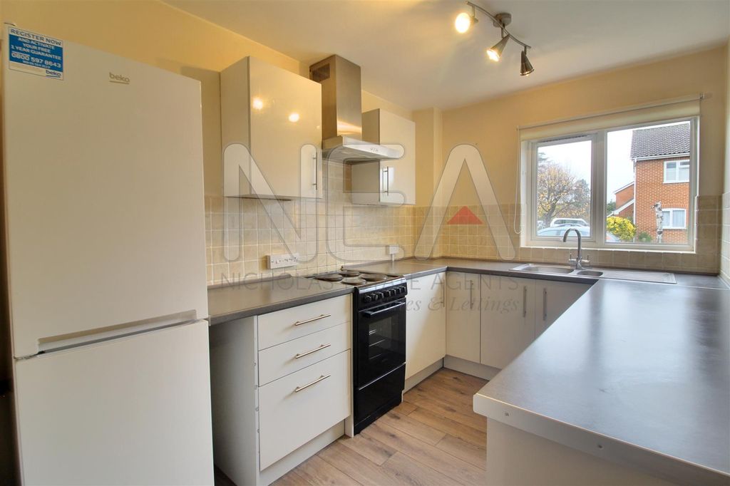 Property photo 3 of 12 Kitchen