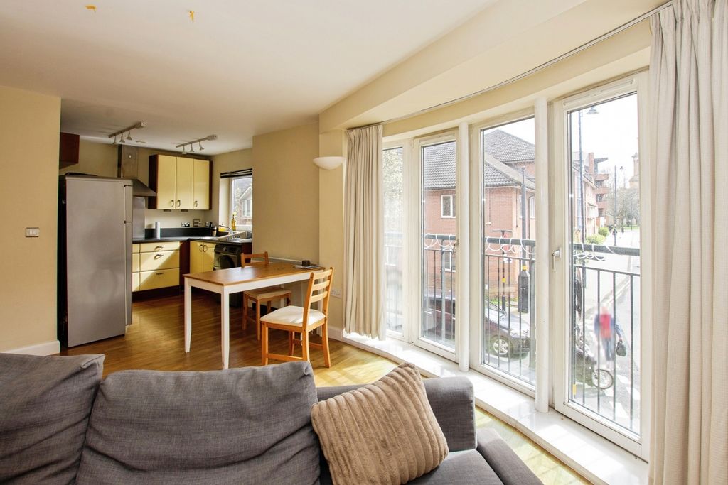 Property photo 3 of 16 Pbox-Img.Jpg