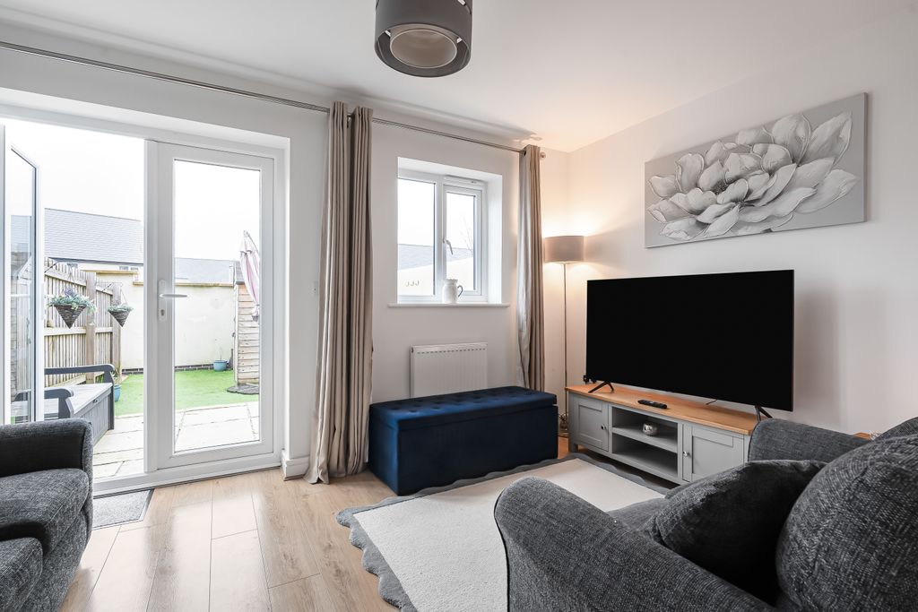 Property photo 2 of 21 Sitting Room