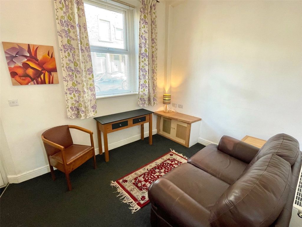 Property photo 2 of 14 Lounge