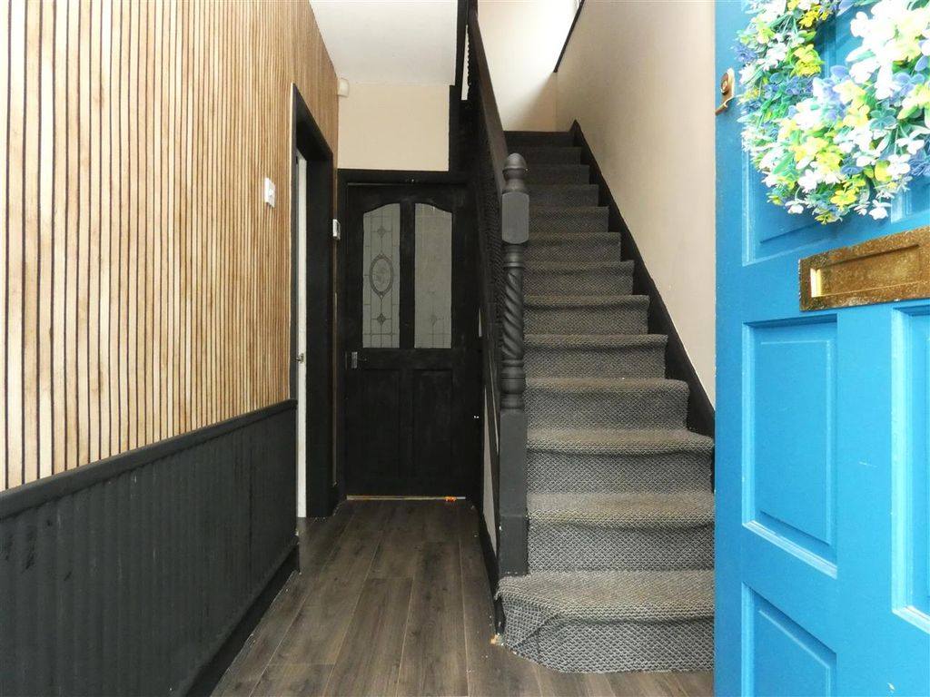 Property photo 3 of 14 Hall
