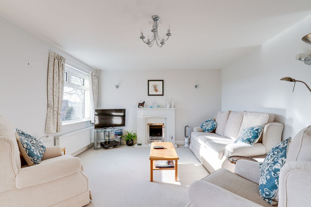 Property photo 3 of 28