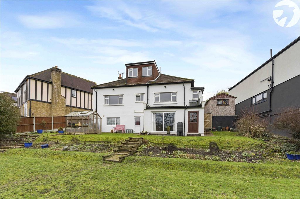 Property photo 2 of 29 Garden