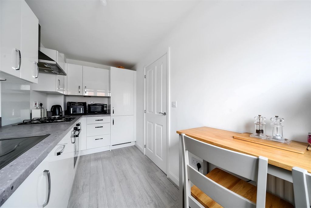 Property photo 3 of 19 3 Bedroom House For Sale In Saxon Square Ramsgate