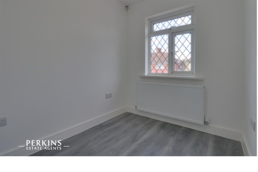 Property photo 2 of 5 Bed 2.Jpg