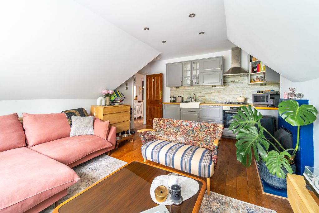 Property photo 2 of 10 Ndb08882