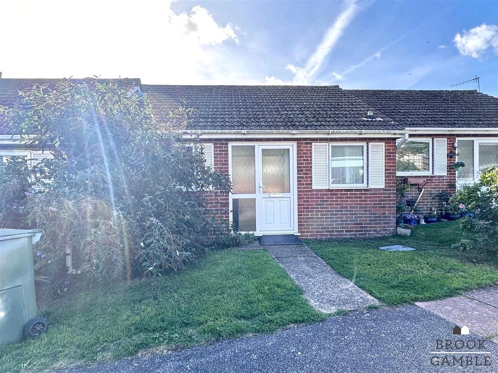 Property photo 1 of 8 01323 438506