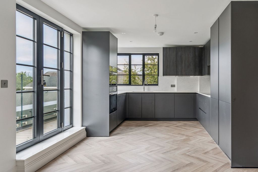 Property photo 2 of 24