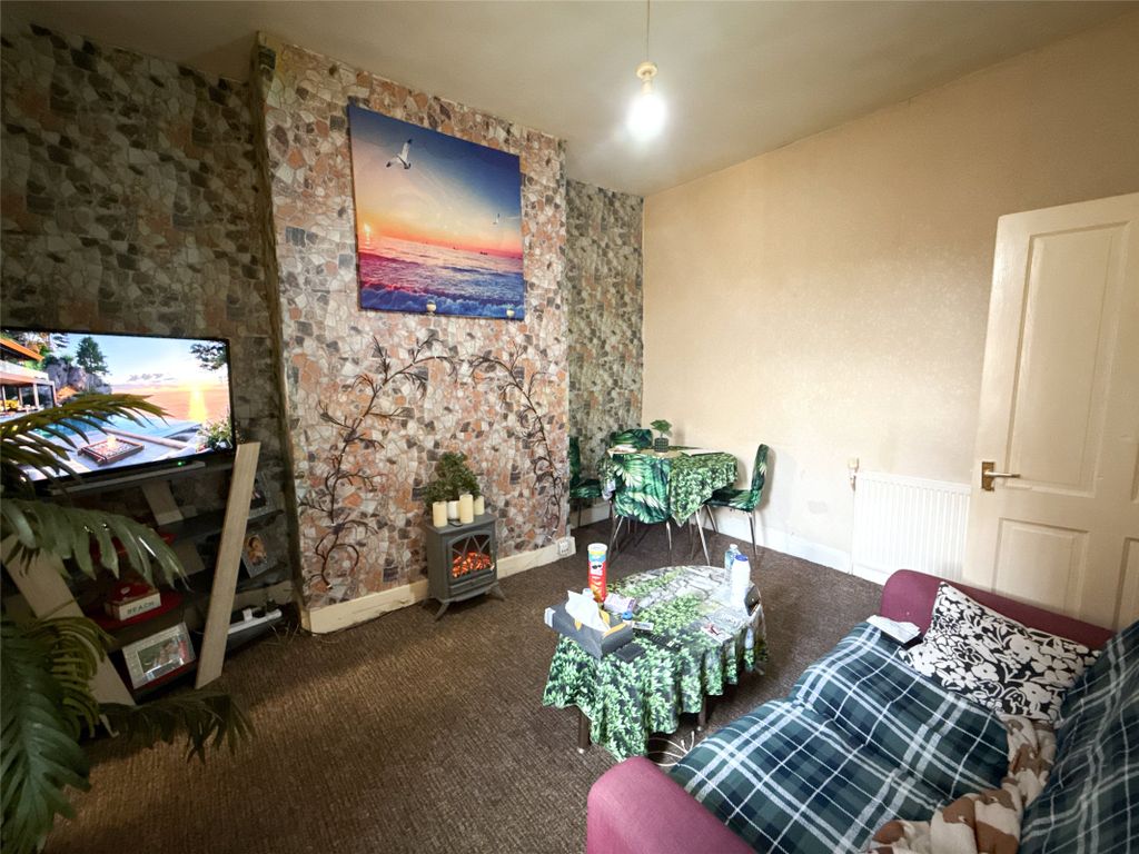Property photo 2 of 14 Lounge