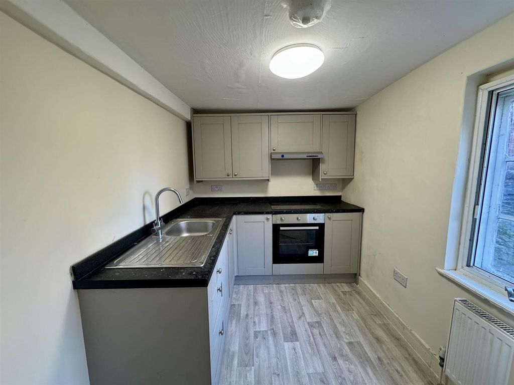 Property photo 2 of 7 Kitchen