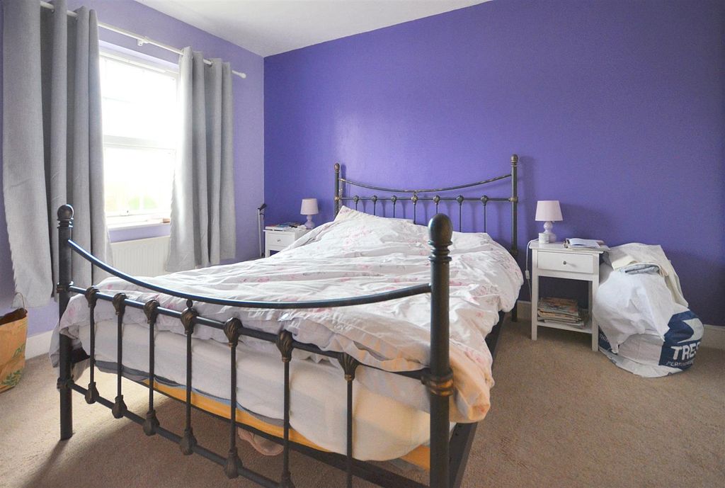 Property photo 3 of 7 Bedroom
