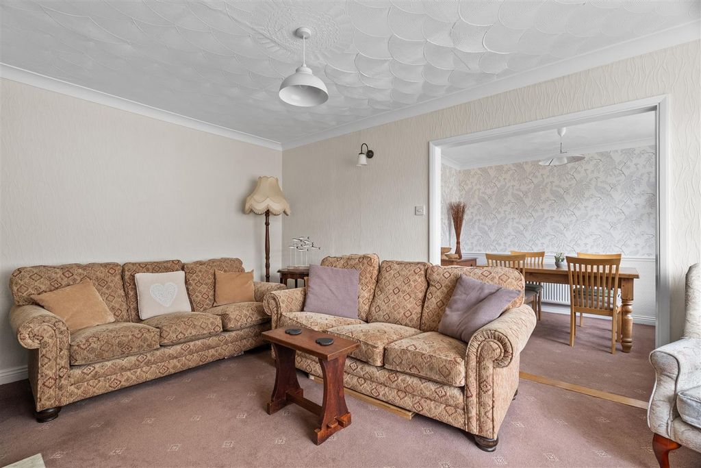 Property photo 3 of 27