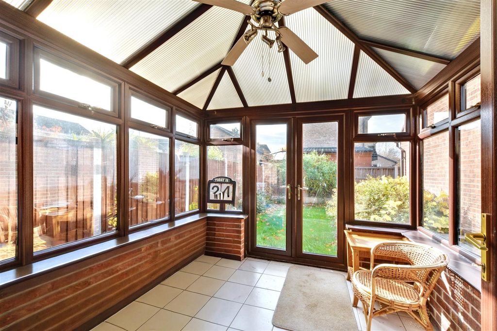 Property photo 3 of 19 Conservatory