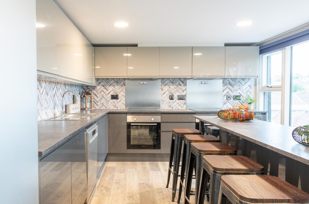 Property photo 2 of 16 A Modern And Clean Kitchenette With Stylish Finish...