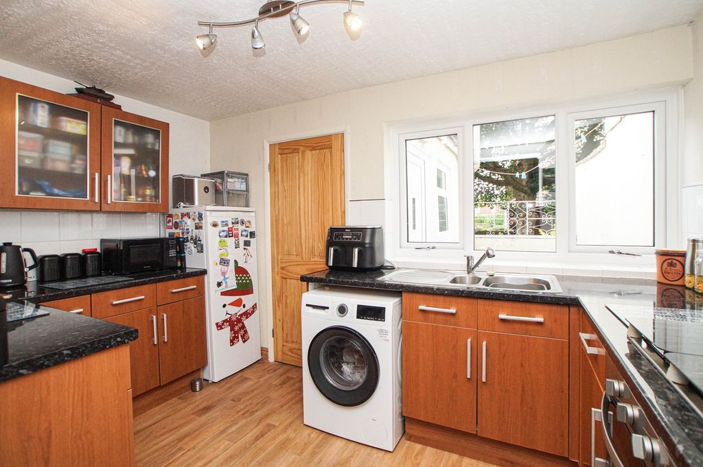Property photo 3 of 14 Kitchen