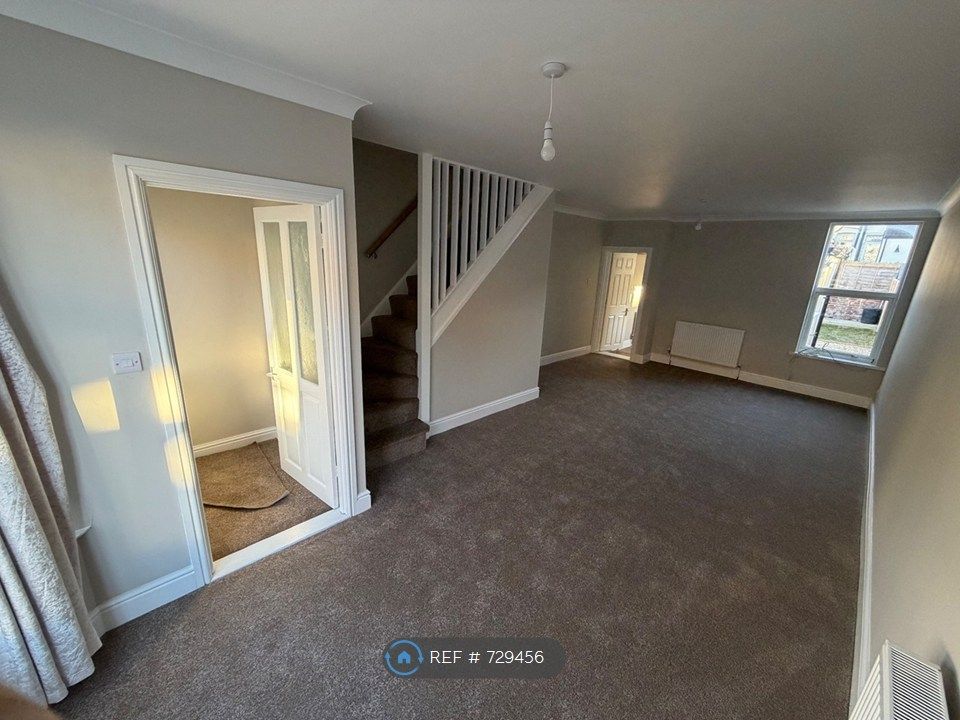 Property photo 2 of 32