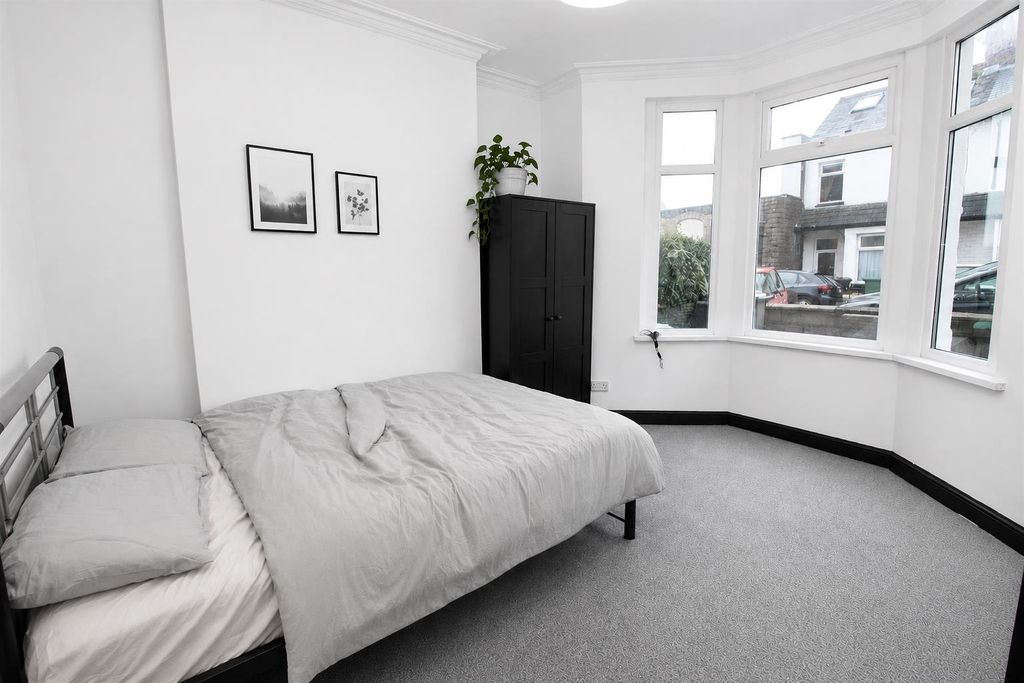 Property photo 3 of 13 732c8346-248c-469c-8c6d-7d4F5A6E93ee.Png
