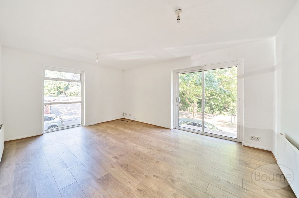 Property photo 3 of 12 83Ccb267-6621-4A8...