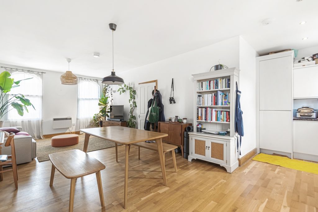 Property photo 2 of 8 906433 (2)