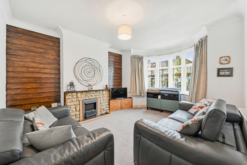 Property photo 2 of 27 Picture No. 21