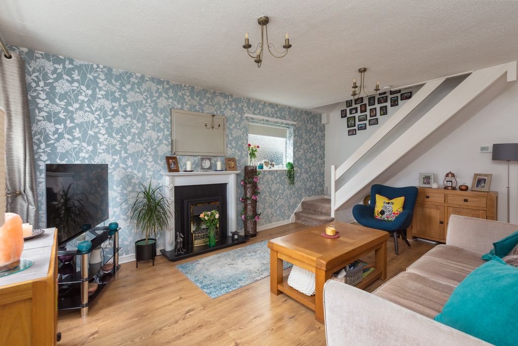 Property photo 3 of 15 21 Singleton Close