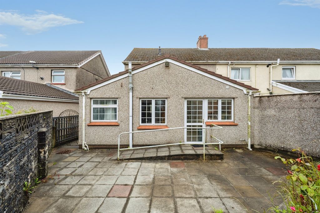 Property photo 2 of 20