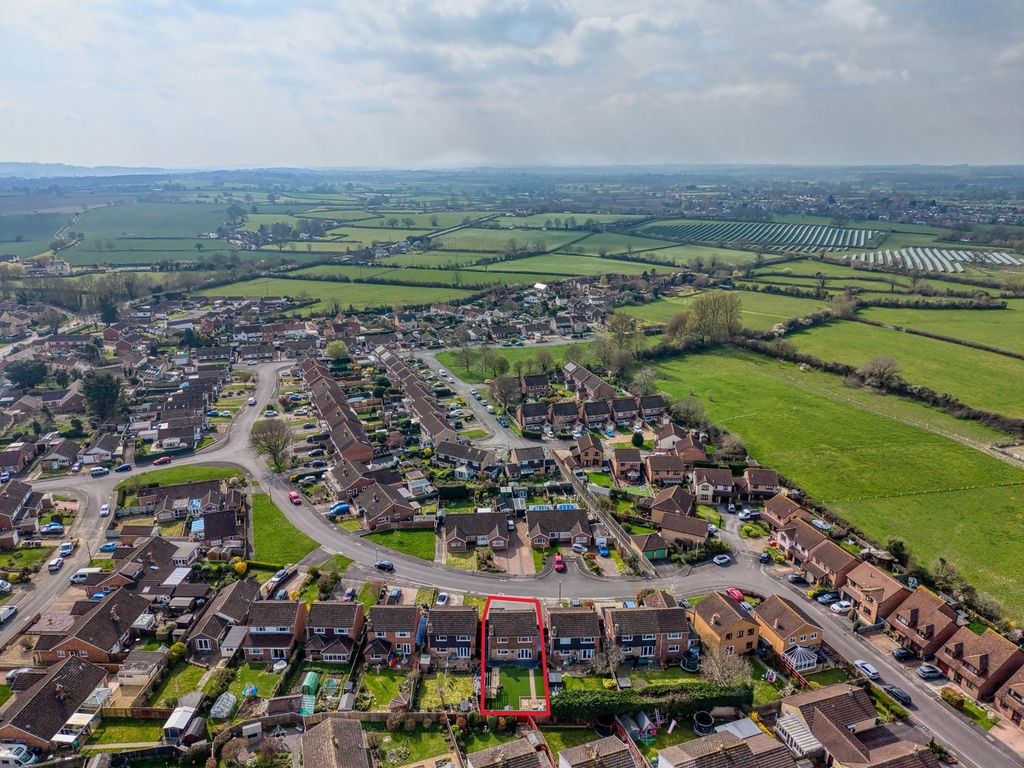 Property photo 2 of 27