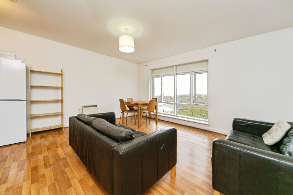 Property photo 3 of 17 Photo