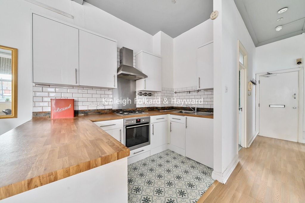 Property photo 2 of 11 Picture No. 17