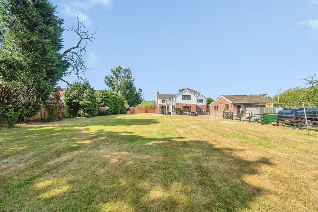 Property photo 3 of 33