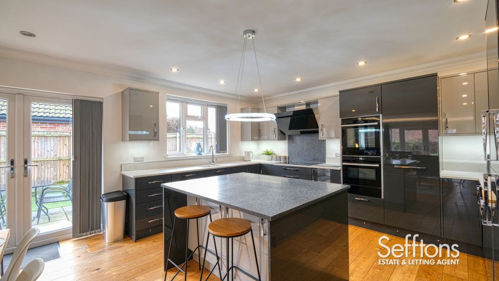 Property photo 2 of 44 Dscf0427_73