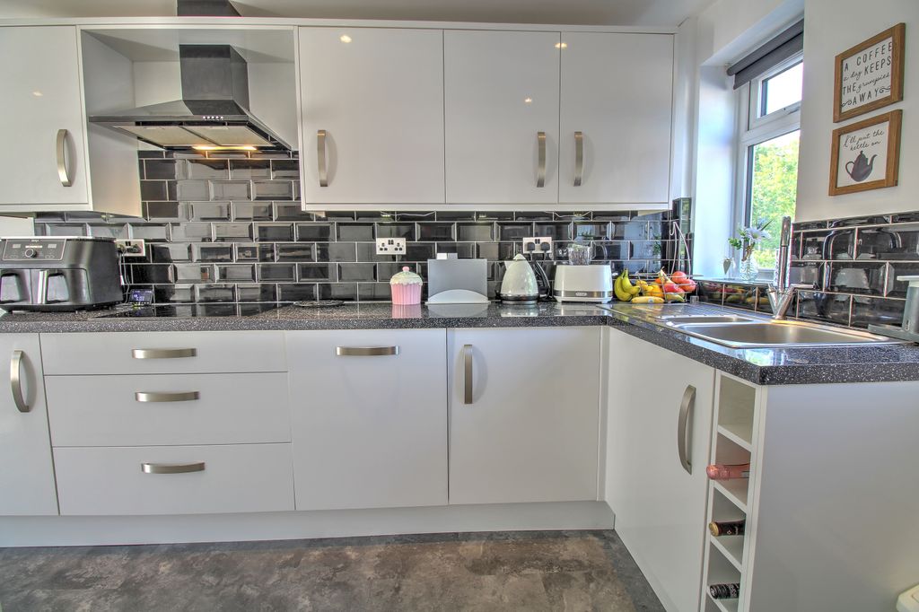 Property photo 3 of 14 A8