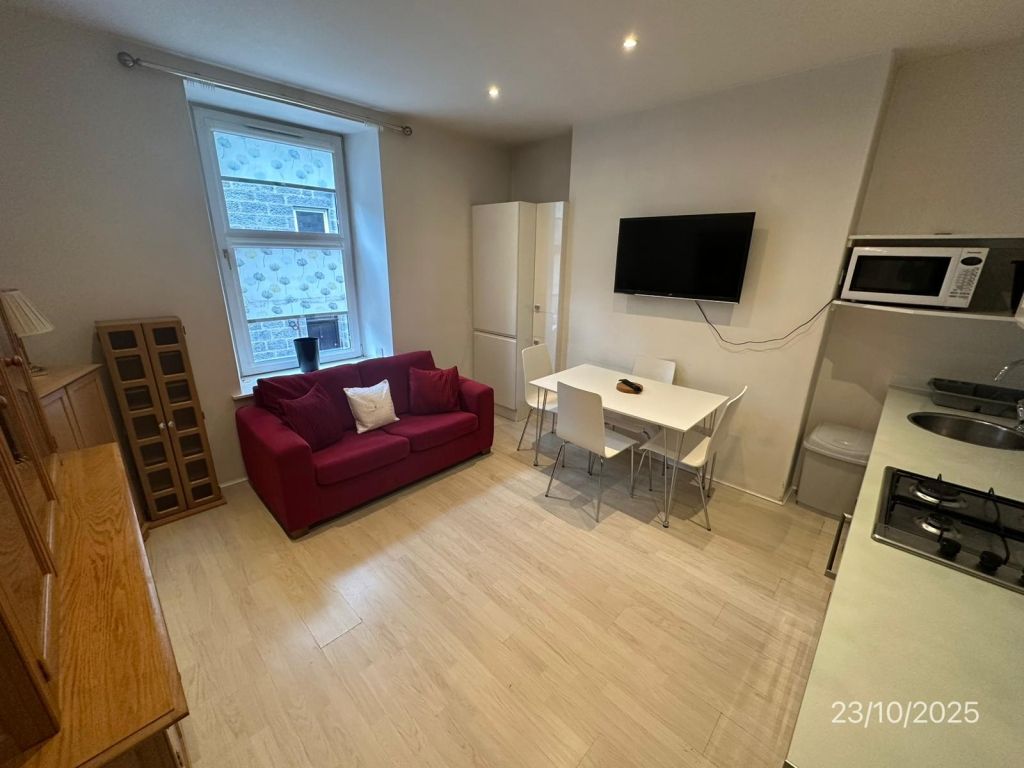 Property photo 1 of 7 Kitchen/Lounge/Dinin