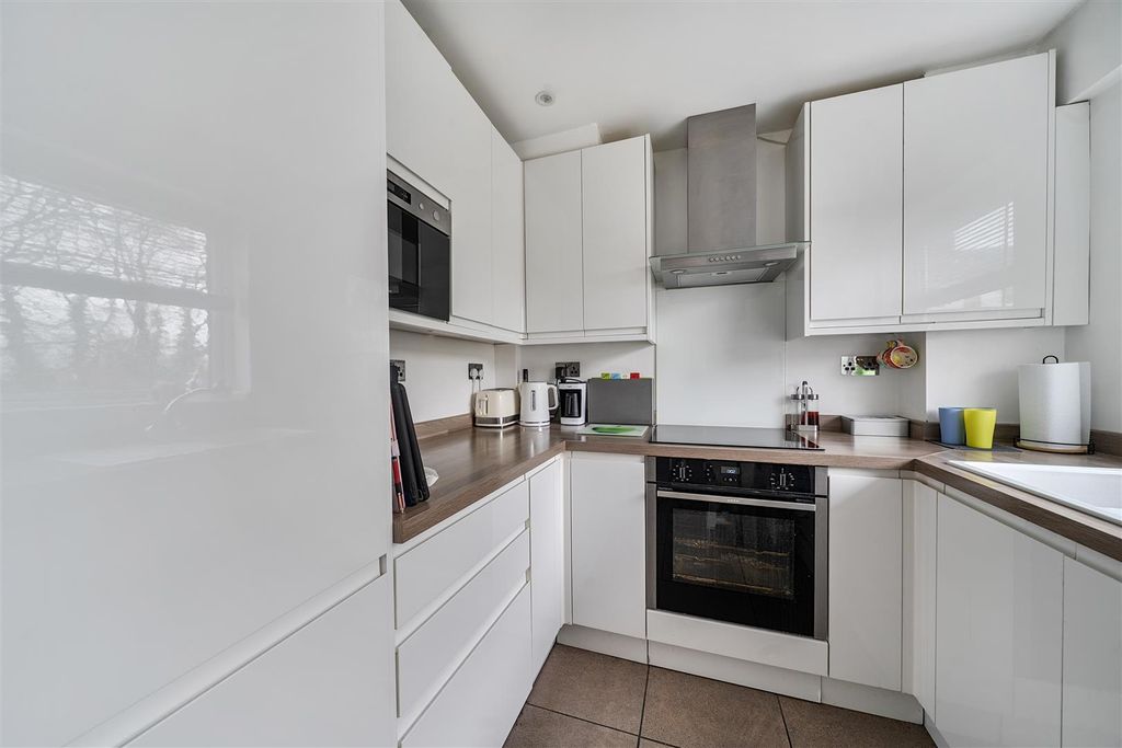 Property photo 2 of 16 1403591-13-6973761c98d03.Jpg