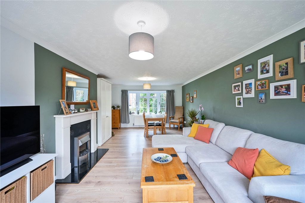 Property photo 2 of 28 Picture No. 13