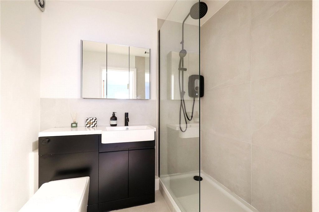 Property photo 2 of 9 Picture No. 25