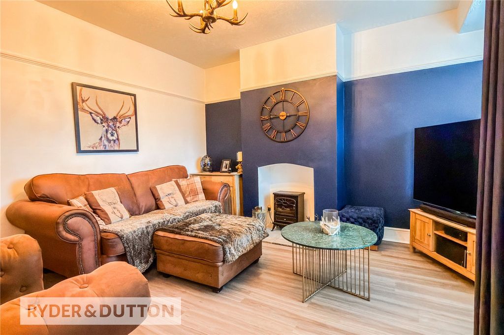 Property photo 3 of 17 Loung