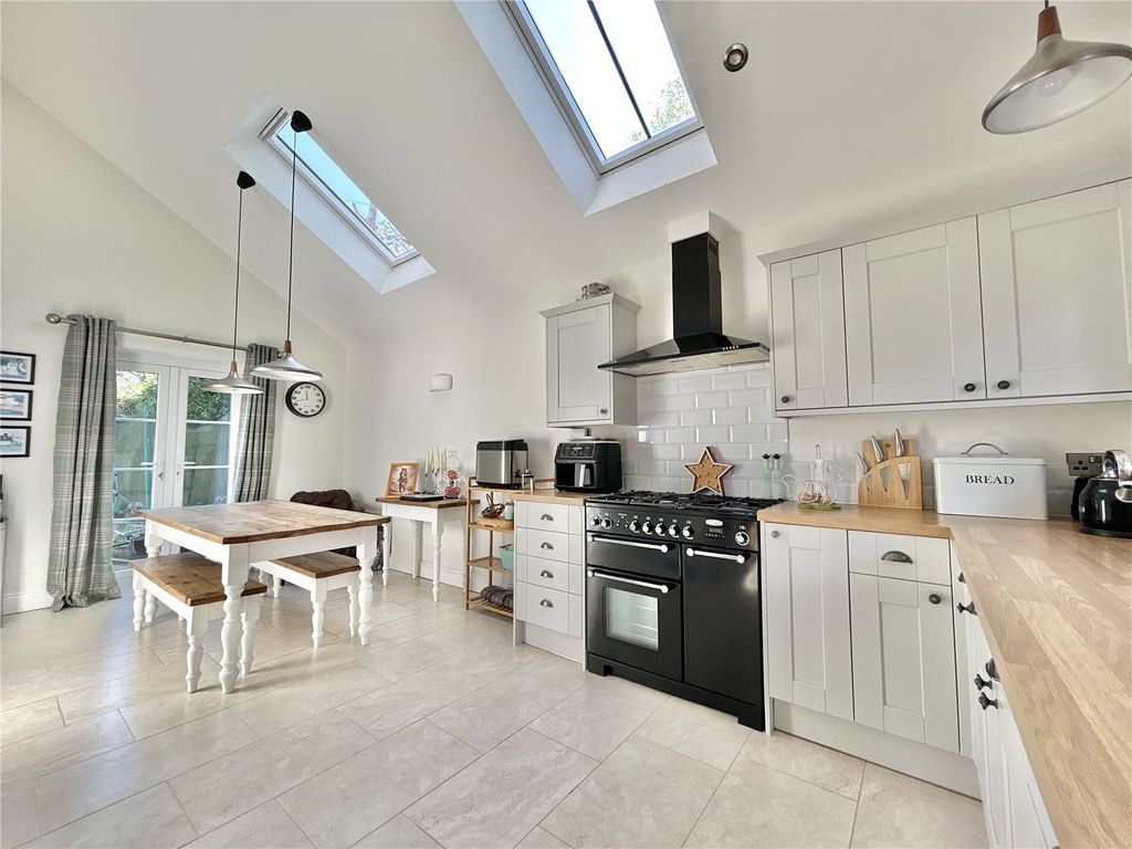 Property photo 2 of 16 Picture No. 28