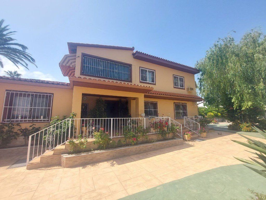 Property photo 2 of 49