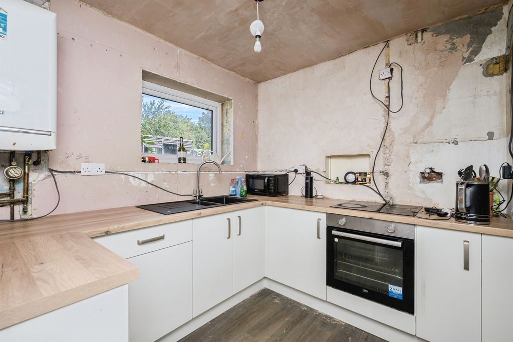 Property photo 2 of 16