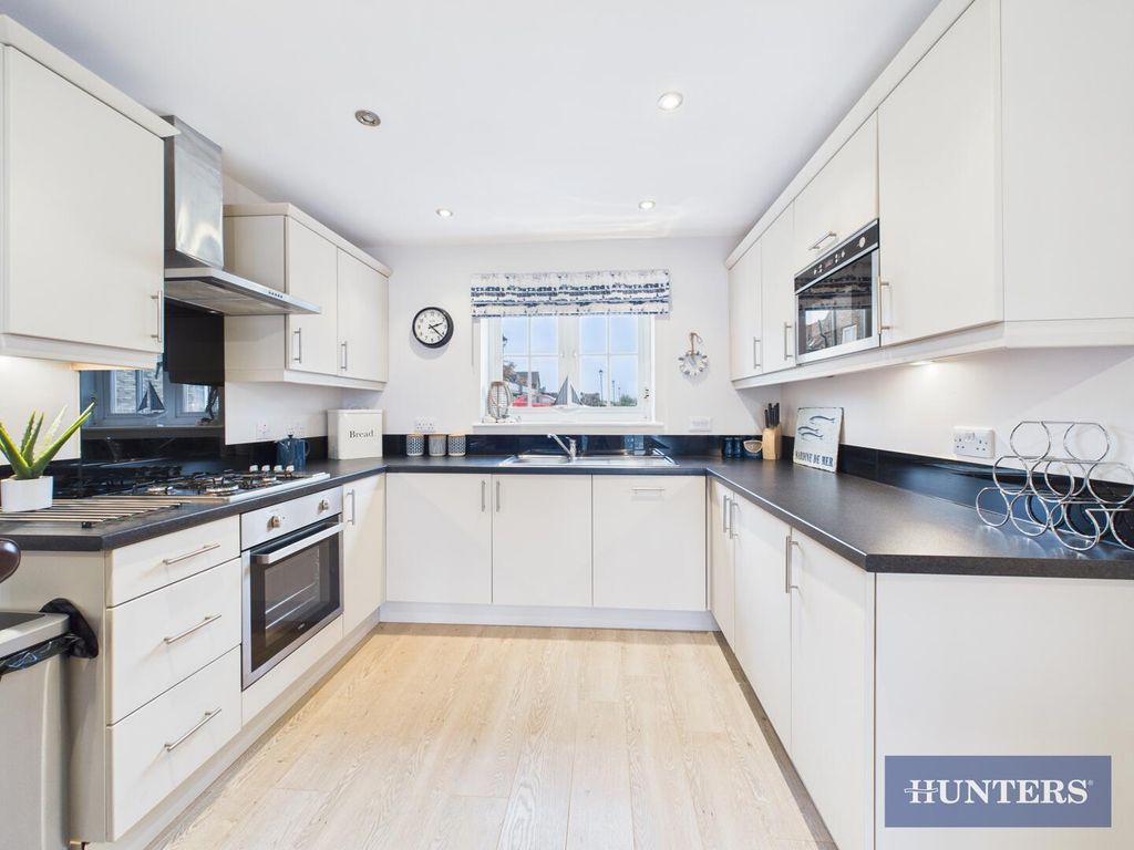 Property photo 2 of 18 Kitchen