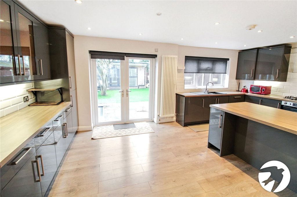 Property photo 2 of 17 Modern Kitchen