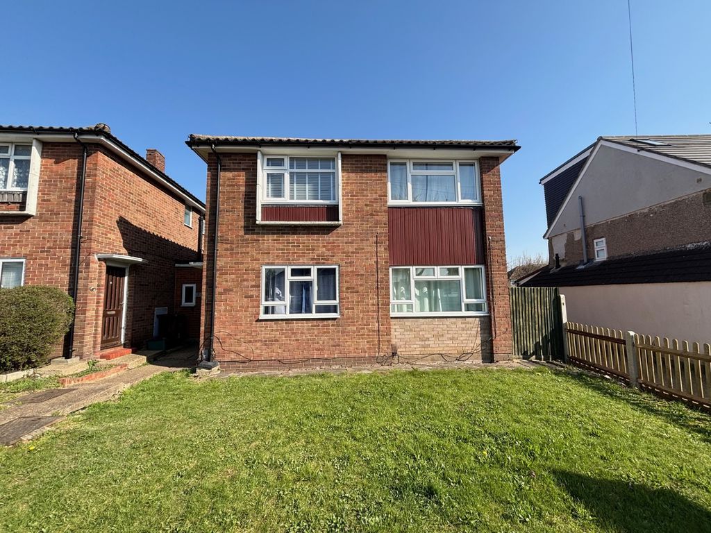 Property photo 1 of 7 Photo 4